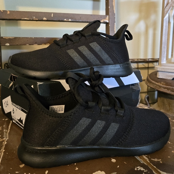 Womens Adidas Swift 2.0 Sneakers Size 6 Black Comfy Supportive - Picture 1 of 6